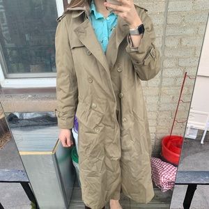 Big tan Trenchcoat